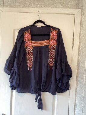 entro Navy Embroidered women’s blouse XL EUC
